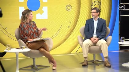 Carla Quiroga (LA NACION) dialoga con Esteban Sacchi (Ford)