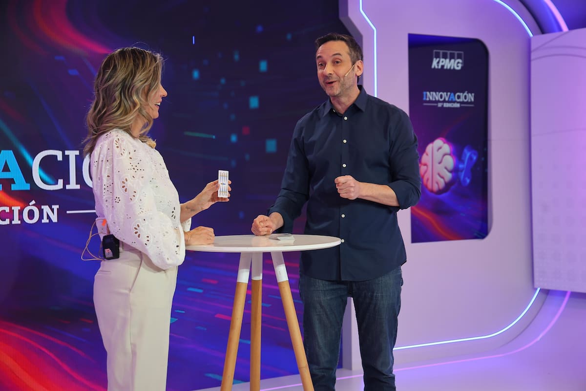 Carla Quiroga, periodista de LA NACION, y Andrés Rieznik, doctor en física, divulgador científico y profesor en la Escuela de Negocios de la Universidad Torcuato Di Tella (UTDT),