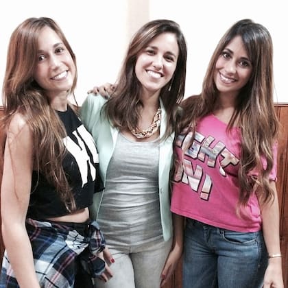 Carla se casó el 23 de diciembre de 2023 en Rosario; Antonela, Lionel Messi y sus hijos dijeron presente (Foto: Instagram @antonelaroccuzzo)
