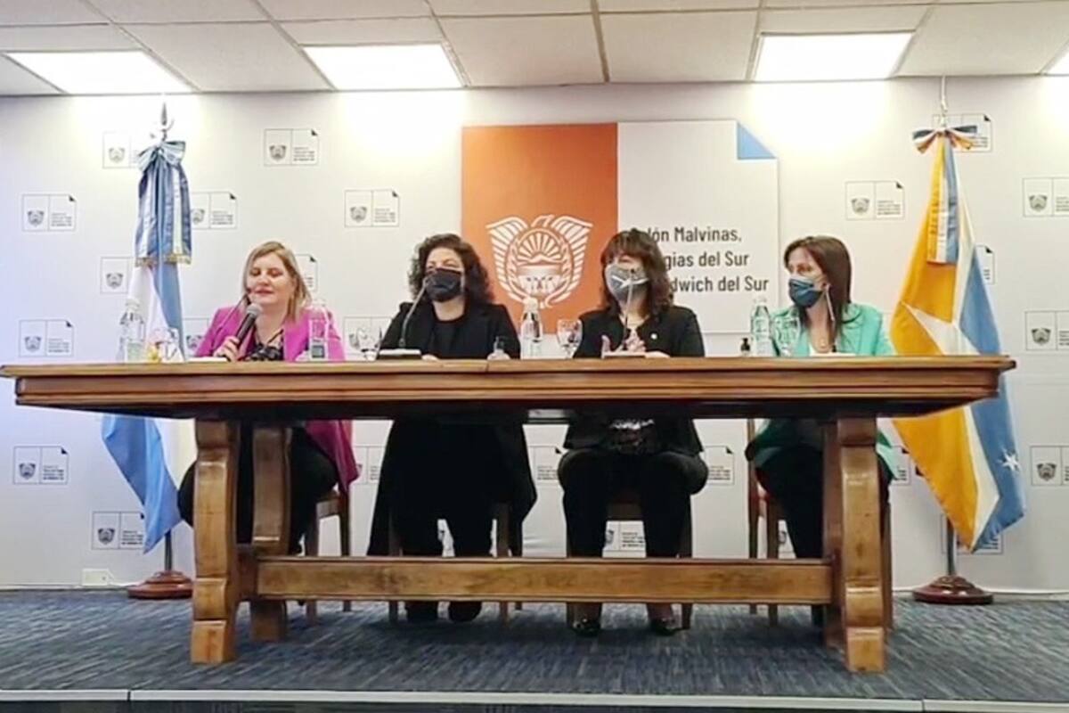 Carla Vizzoti en Ushuaia informó que Tierra del Fuego es la primera provincia en alcanzar la inmunidad de rebaño