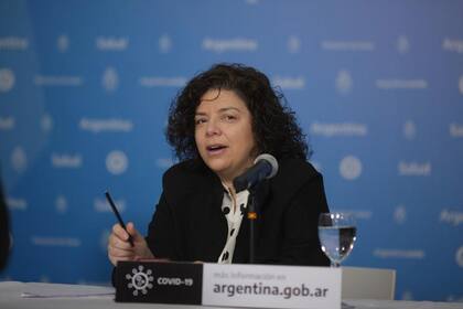 Carla Vizzotti durante el informe diario