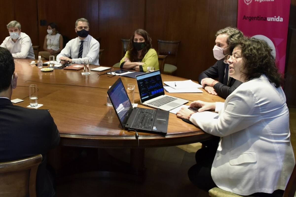 Carla Vizzotti y Santiago Cafiero encabezaron una reunión del Cofesa con los ministros de Salud de las provincias