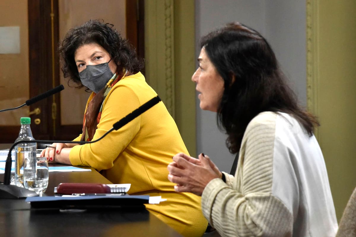 Carla Vizzotti y Vilma Ibarra anunciaron el viernes pasado el giro del Gobierno para habilitar el ingreso de Pfizer
