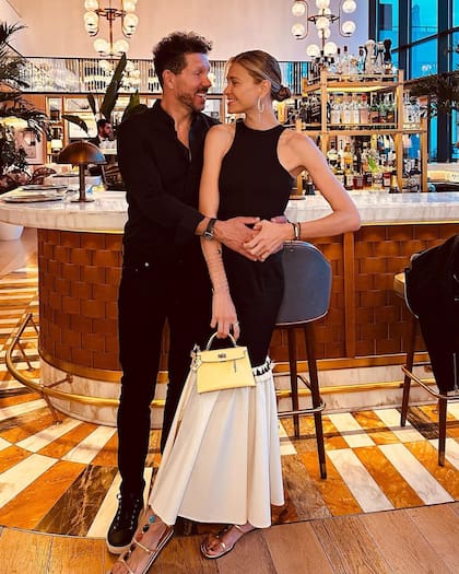Carla y Diego cenaron en un lujoso restaurante de Atenas antes de partir a Mikonos