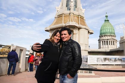Carla y Gonzalo. Son vecinos del Molino y vivieron todo el proceso de restauración pero nunca habían entrado. Fueron de los primeros en subir a la terraza