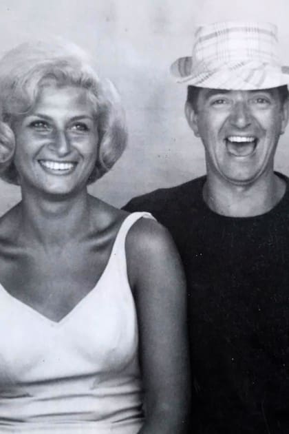 Carlitos y Martha, cómplices y sonrientes a través de las décadas.
