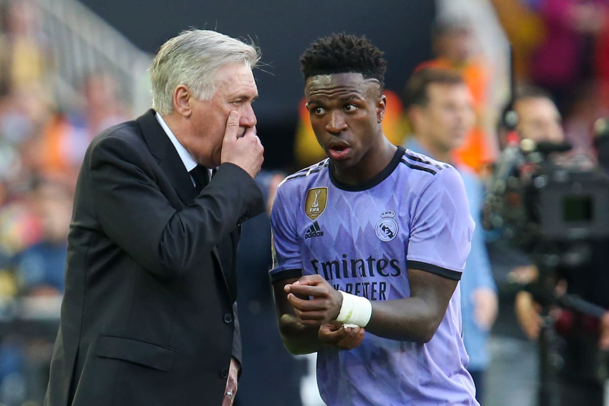 Carlo Ancelotti con Vinicius Junior en Real Madrid: muchos dieron por descontado que desde julio lo dirigiría en el seleccionado de Brasil