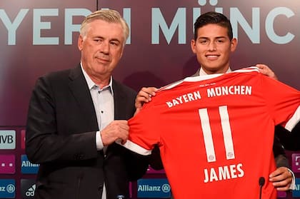 Carlo Ancelotti-James Rodríguez, en la presentación en Bayern Munich, en julio de 2017