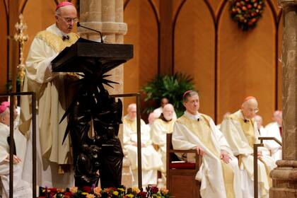 Carlo Maria Viganò pidió el domingo la renuncia de Francisco