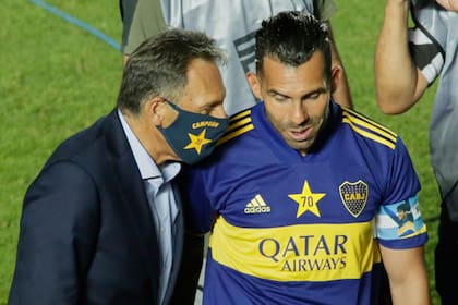 Miguel Ángel Russo y Carlos Tevez parecen hablar sobre el futuro de Boca; el atacante quiere un desquite en la Copa Libertadores, su gran obsesión