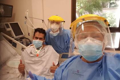 A Carlos debieron realizarle una traqueotomía y fue inducido a un coma farmacológico
