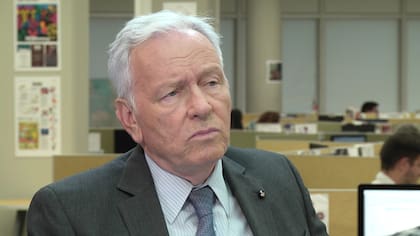 Carlos Mahiques, padre del ministro de Justicia, cumplió 75 años, pero el Gobierno quiere que continúe como camarista