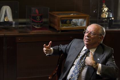 Carlos Corach fue ministro del Interior de Carlos Menem y después ocupó una banca en el Senado