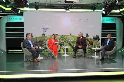 Carlos Achetoni, presidente de Federación Agraria Argentina (FAA); Eleonora Cole, conductora de Negocios del Campo; Nicolás Pino, presidente de Sociedad Rural Argentina (SRA), y Elbio Laucirica, presidente de Coninagro