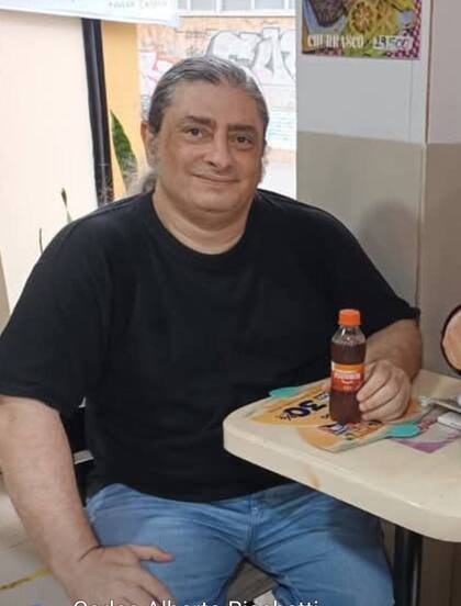 Carlos Alberto Ricchetti tiene 56 años, es porteño, vive desde hace 24 años en Colombia