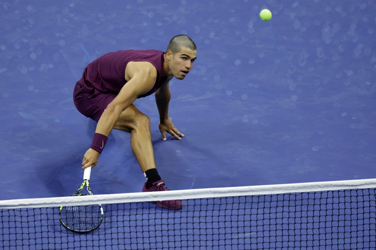 Carlos Alcaraz avanzó a la tercera ronda del US Open: la emulación a Del Potro y el peculiar motivo por el que le pidió perdón al público