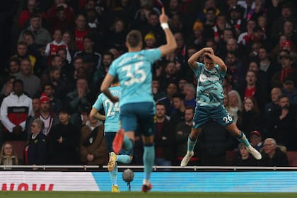 Carlos Alcaraz celebra a lo Cristiano Ronaldo la apertura del marcador para Southampton frente a Arsenal, el puntero de la Premier League, que llegó al empate sobre la hora.