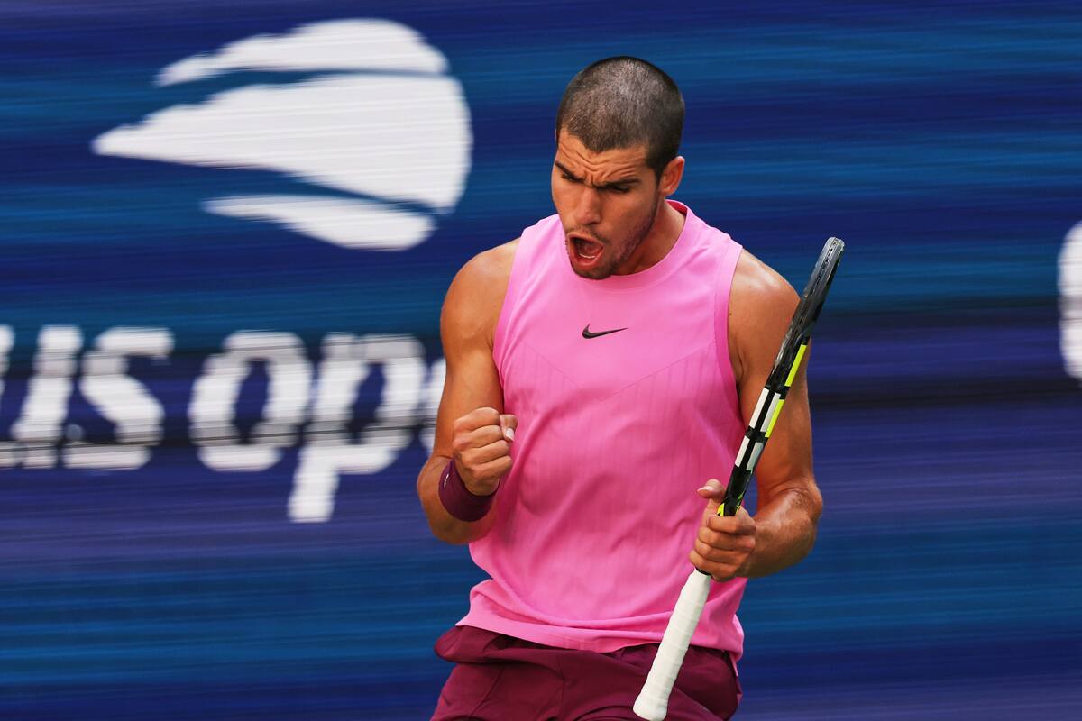 Carlos Alcaraz celebra un punto durante su partido frente al francés Arthur Rinderknech, en el duelo de octavos del US Open (AP Foto/Heather Khalifa)