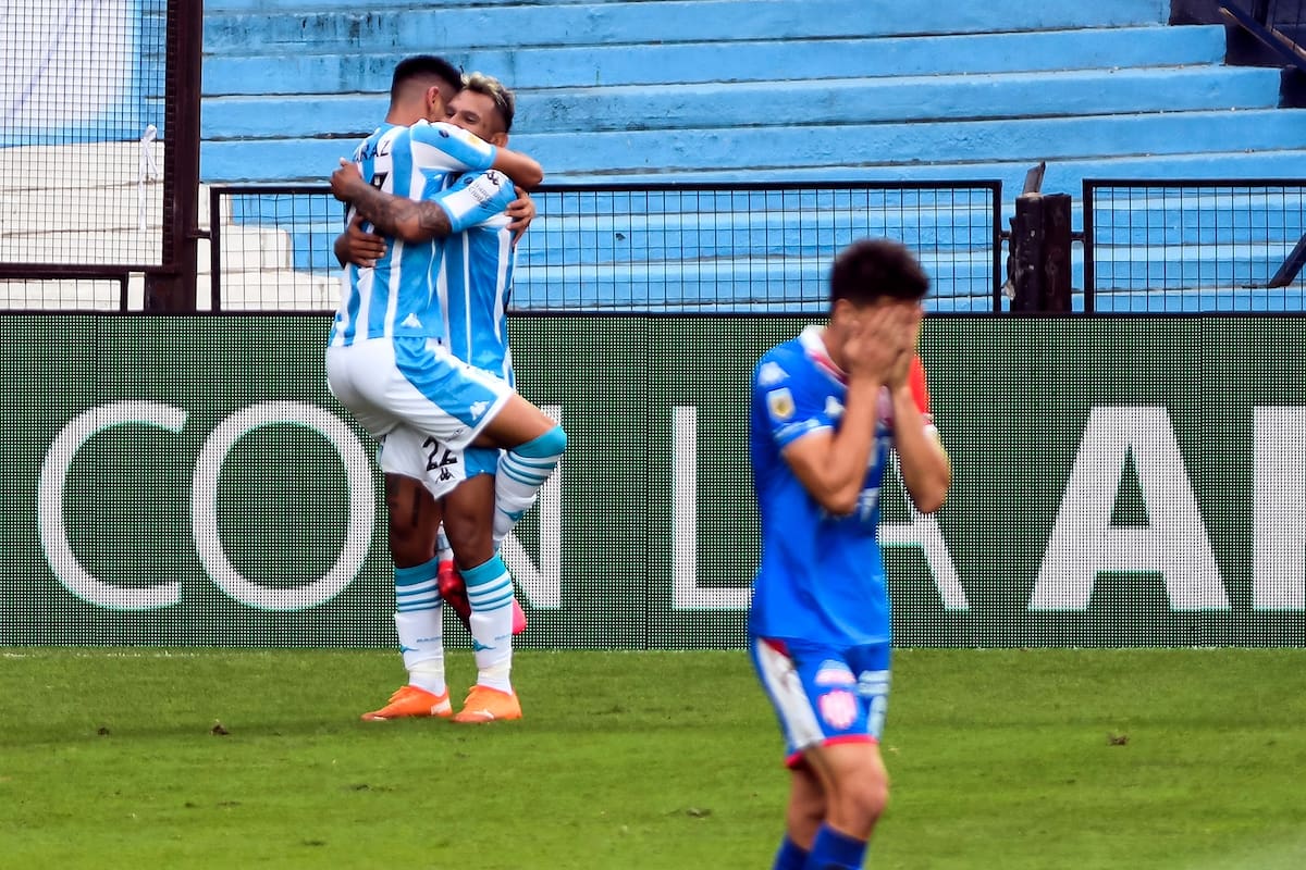 Carlos Alcaraz, de Racing, festeja el 1 a 0 frente a Unión de Santa Fe.