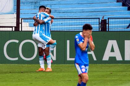 Carlos Alcaraz, de Racing, festeja el 1 a 0 frente a Unión de Santa Fe.