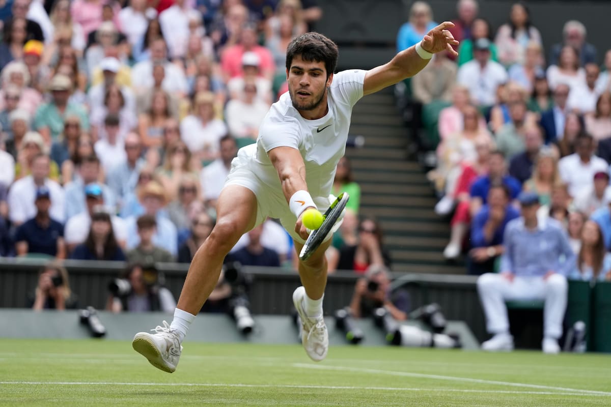 Carlos Alcaraz defiende en Wimbledon el título que logró en 2023 por primera vez en su carrera