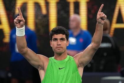 Carlos Alcaraz dejó en el camino a Alexander Zverev, finalista en 2025, y se metió en la definición
