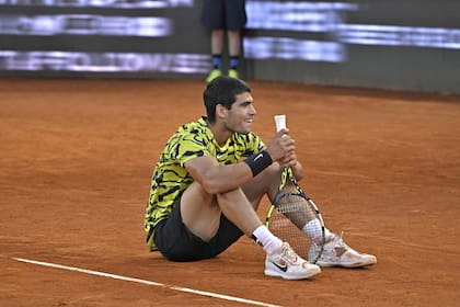 Carlos Alcaraz parece incrédulo en cada nuevo título, pero su tenis vuela alto: viene de consagrarse en Madrid