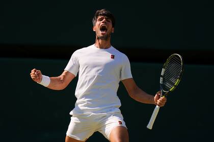 Carlos Alcaraz vence a Taylor Fritz y regresa a la final de Wimbledon