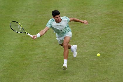 Carlos Alcaraz venció al francés Arthur Rinderknech en su debut en Queen's