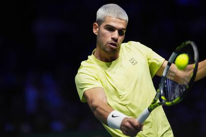 Carlos Alcaraz y su revés con slice, en acción en el ATP Finals, en Turín