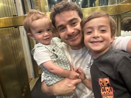 Carlos Apollonio, empresario y padre de Joaquín (5) y Jeremías (1), encontró su momento bisagra antes de una cirugía