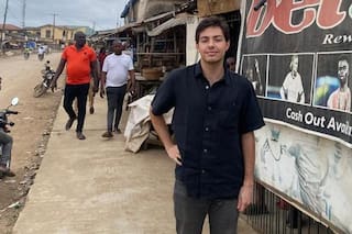 Qué descubrí cuando viajé de España a Nigeria para enfrentar al estafador que sedujo a mi madre