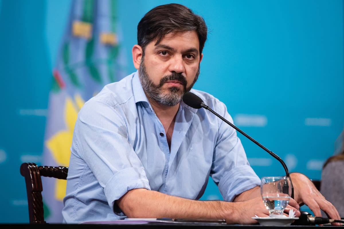 Carlos Bianco, Jefe de Gabinete de la Provincia, en el anunció del fin del aislamiento en el Área Metropolitana