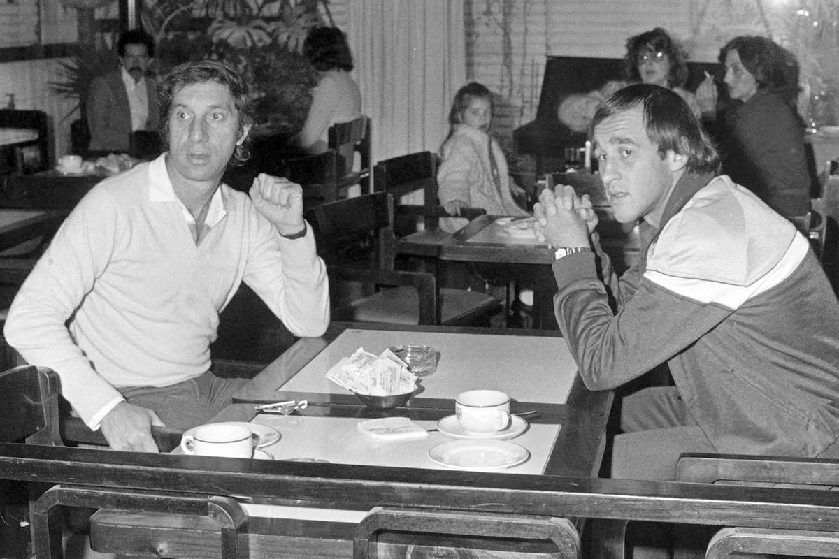 Carlos Bilardo y Roberto Mouzo: "Fue sincero", reconoció el jugador de Boca, que aceptó una citación aunque el DT le advirtió que no lo iba a convocar más