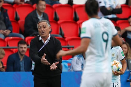 Carlos Borrello, el entrenador del seleccionado femenino, le bajó el volumen a la controversia con las futbolistas a las que dirigió en el Mundial.