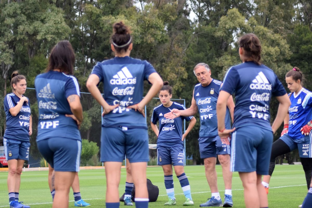 Carlos Borrello, toda una vida dedicada a entrenar a los equipos femeninos