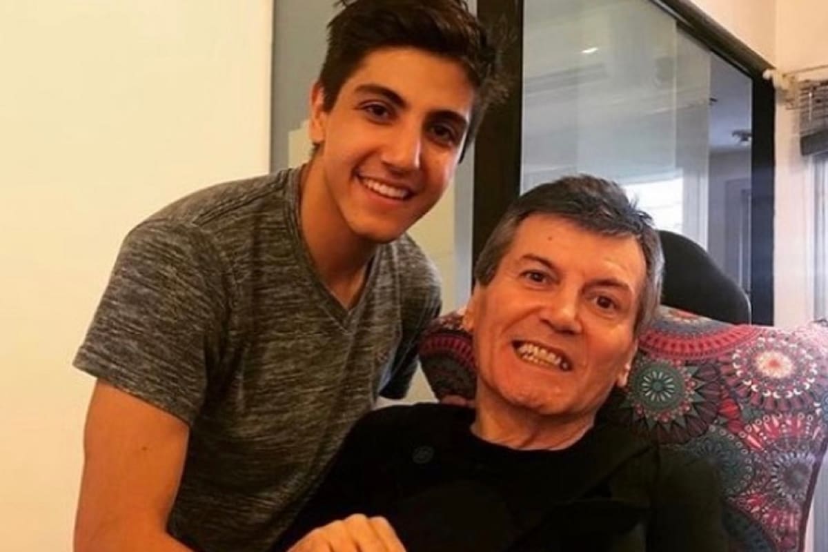 Carlos Calvo junto a su hijo mayor, Facundo, quien le dedicó emotivas palabras en el día de su despedida a través de las redes sociales