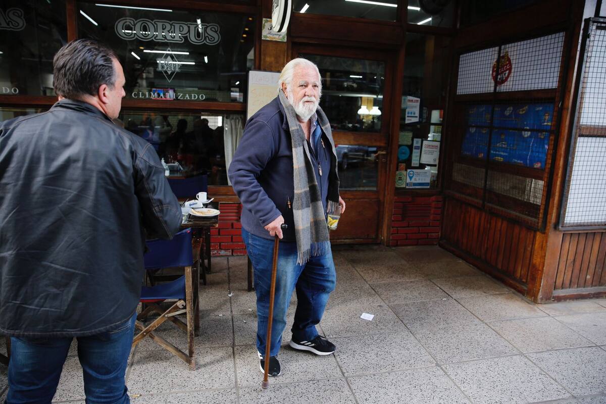 Carlos Carrascosa, en un bar frente a los tribunales de San Isidro