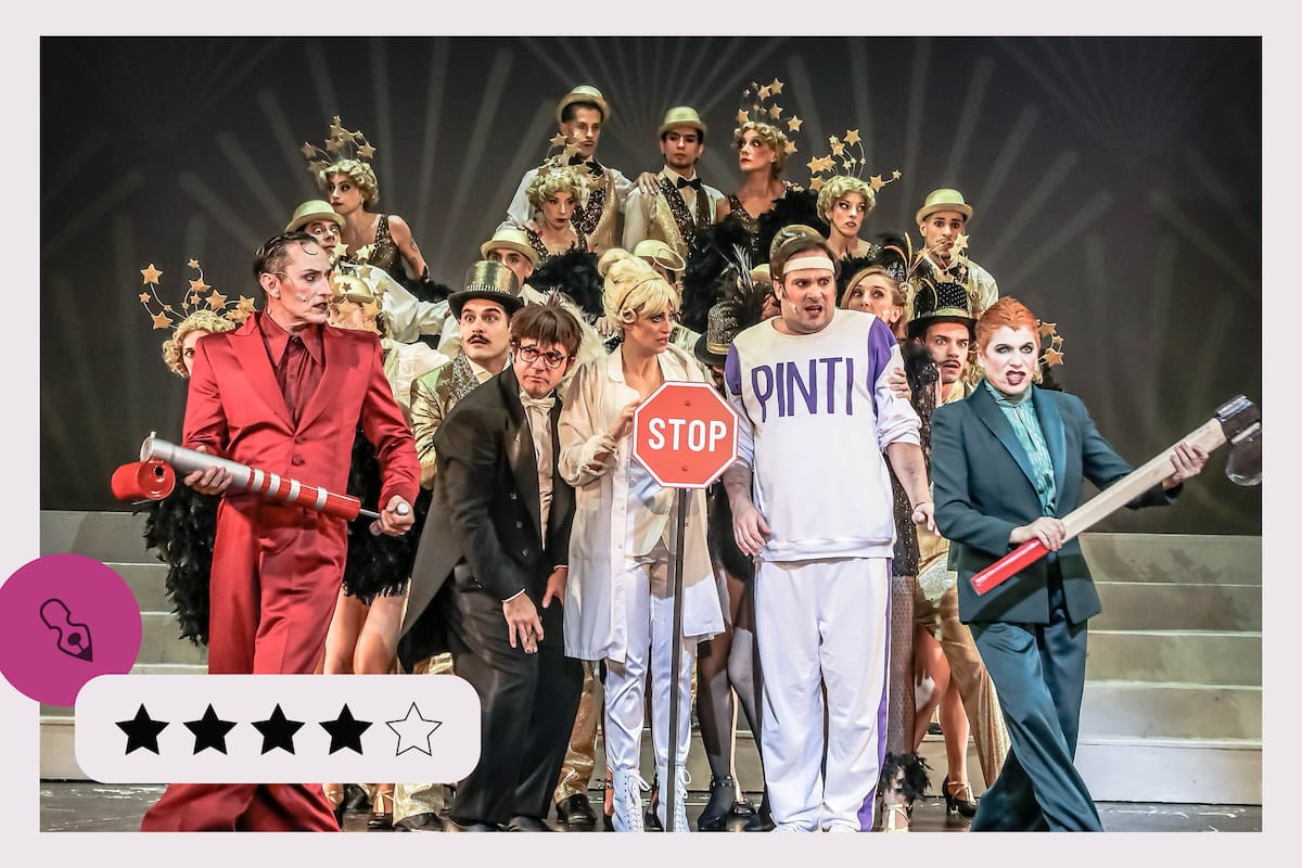 Carlos Casella, Marco Antonio Caponi (como Tato Bores), Mónica Antonópulos, Sebastián Suñé (como Enrique Pinti) y Alejandra Radano en La revista del Cervantes