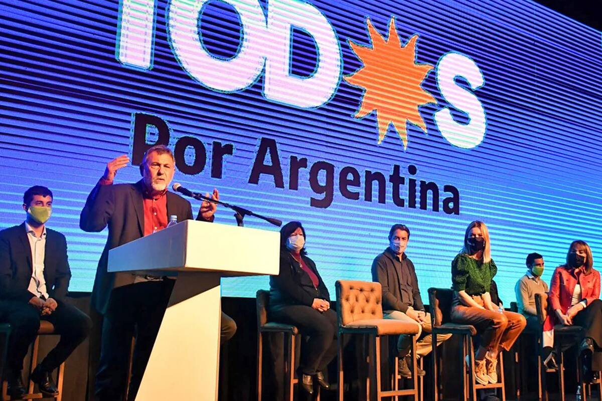 Carlos Caserio, actual senador y cabeza de lista para renovar el mandato en la Cámara Alta