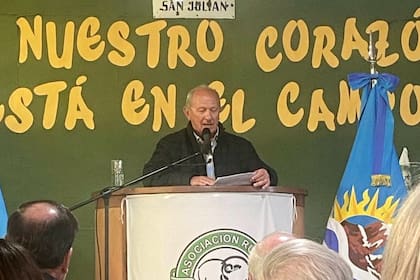 Carlos Castagnani en la exposición de Puerto San Julián: “Volvemos a poner sobre la mesa el problema de la proliferación de guanacos"