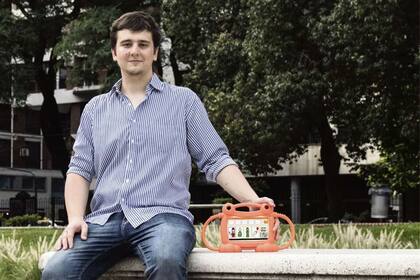 Carlos Costa ideó junto a su hermano la app para ayudar a su abuela que padece Alzheimer