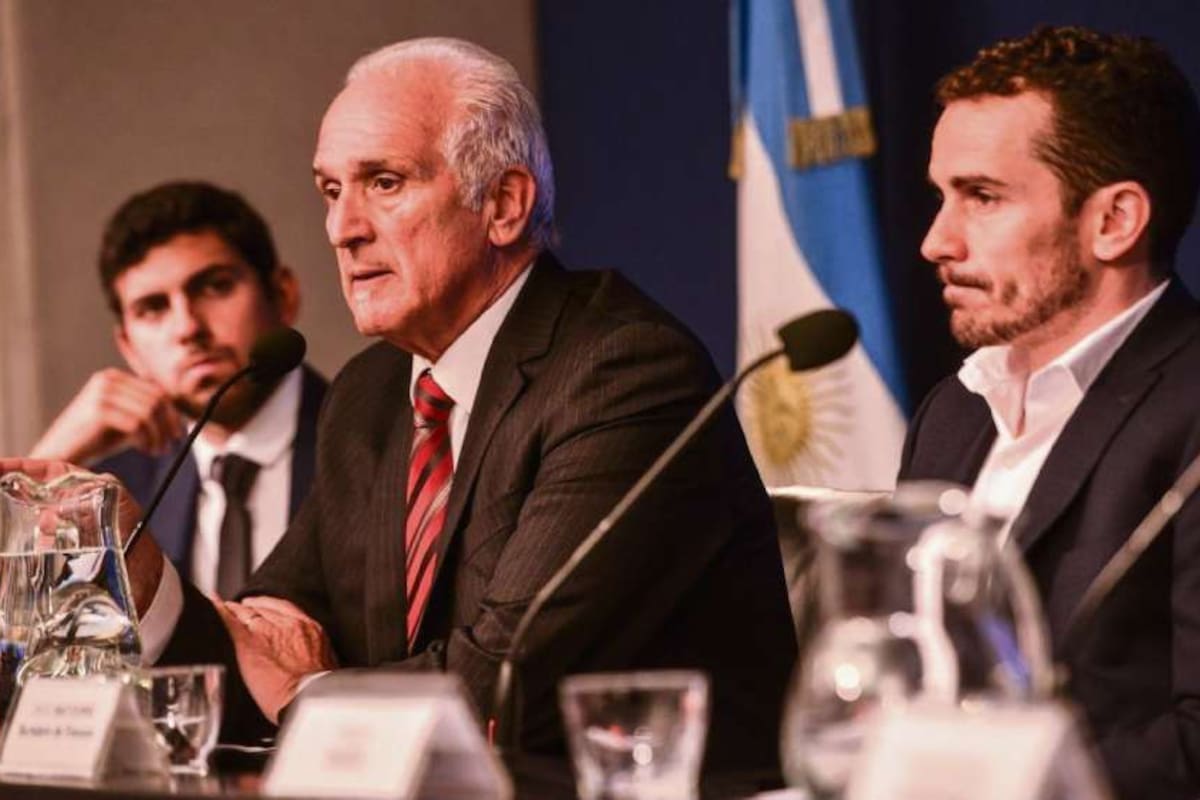 Carlos Cruz, titular de la UIF, mantuvo enfrentamientos internos con otros funcionarios