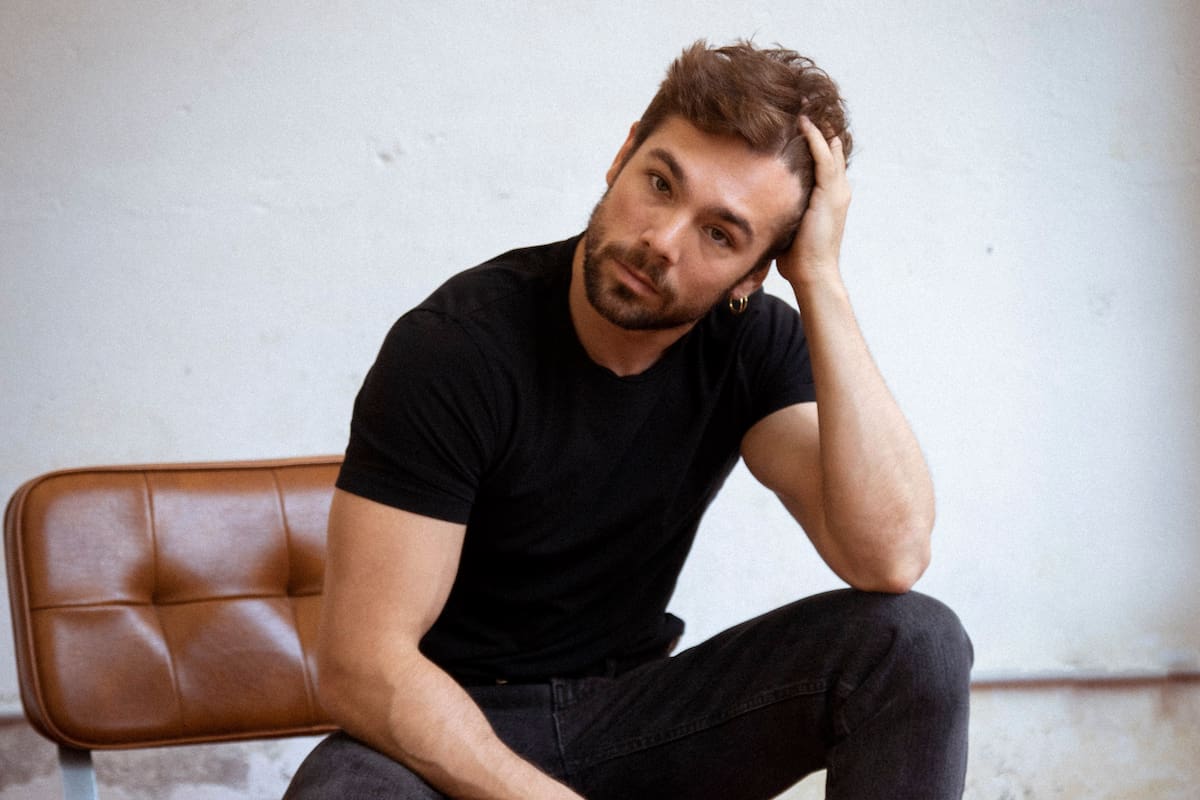Carlos Cuevas protagoniza, junto a Miki Esparbé, la serie Smiley, un reciente estreno de Netflix que interpela las relaciones de pareja