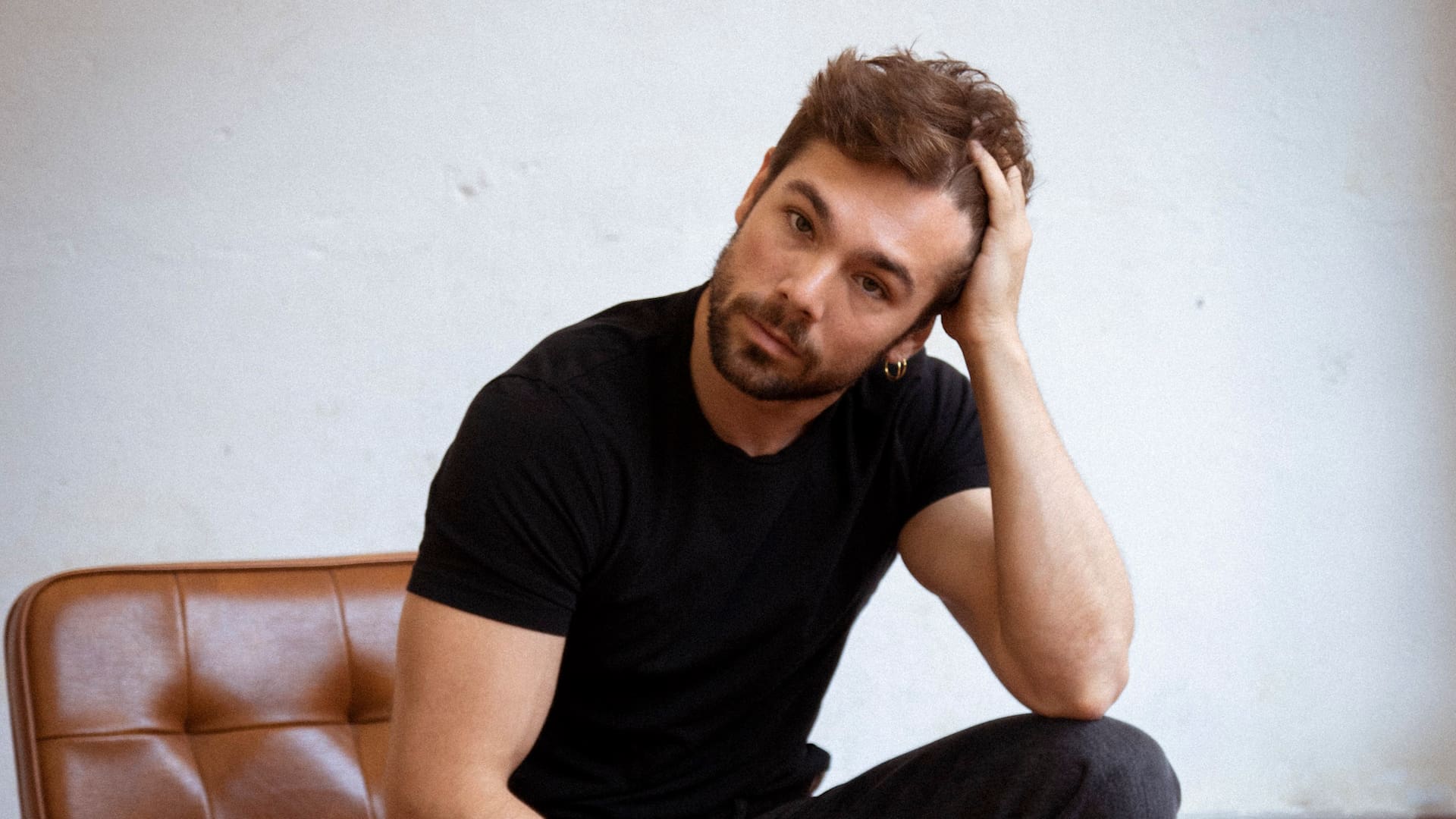 Carlos Cuevas protagoniza, junto a Miki Esparbé, la serie Smiley, un reciente estreno de Netflix que interpela las relaciones de pareja