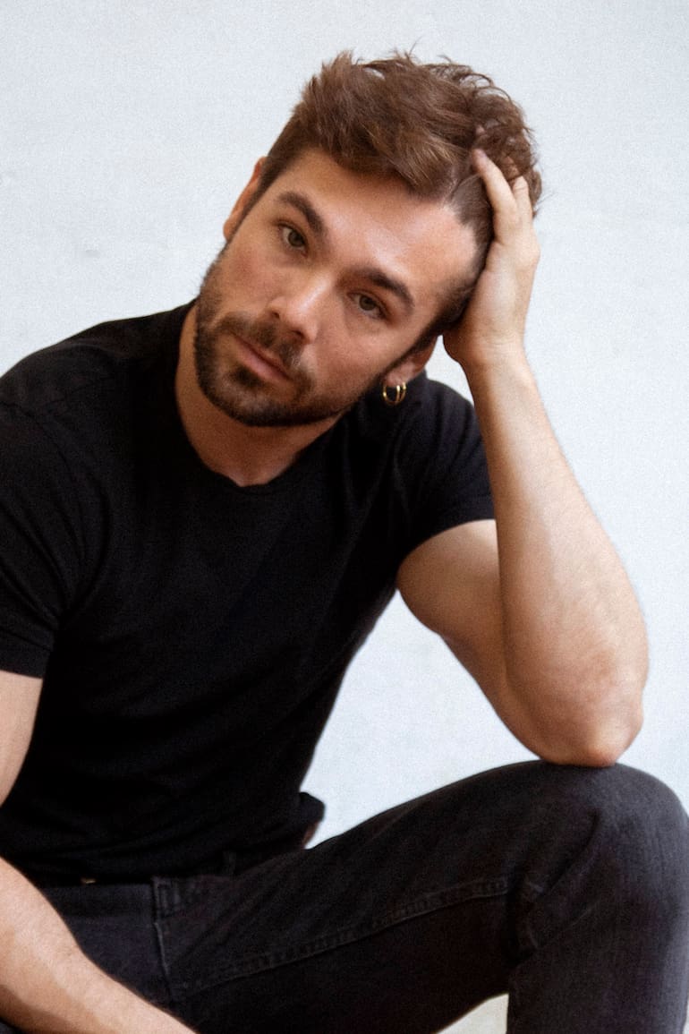 Carlos Cuevas protagoniza, junto a Miki Esparbé, la serie Smiley, un reciente estreno de Netflix que interpela las relaciones de pareja