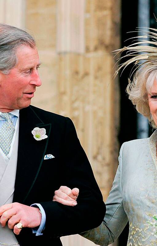 Carlos de Gales y Camila de Cornualles, en el día de su casamiento en el ayuntamiento de Windsor.
