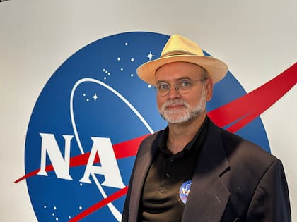 Carlos del Castillo, en el laboratorio oceánico de la NASA