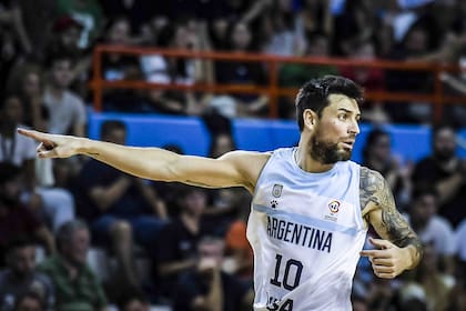 Carlos Delfino fue clave en el cierre del partido ante Canadá para el triunfo de la selección argentina