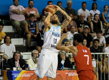 Carlos Delfino fue una de las figuras del equipo que derrotó a Canadá por 83 a 72 en Mar del Plata.